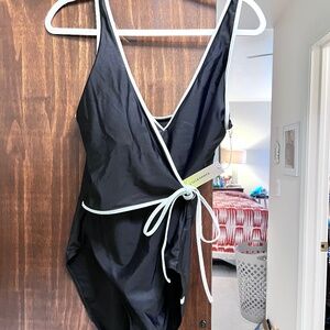 Summersalt The Perfect Wrap Black With White Trim NWT